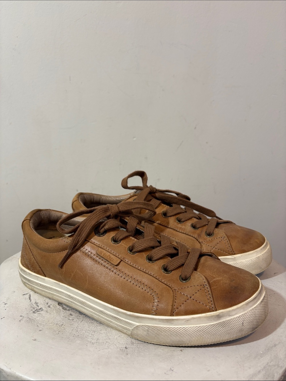 Caramel Leather Taos Plim Soul Lux Women's 9 Leather Low Top Lace Up Sneakers